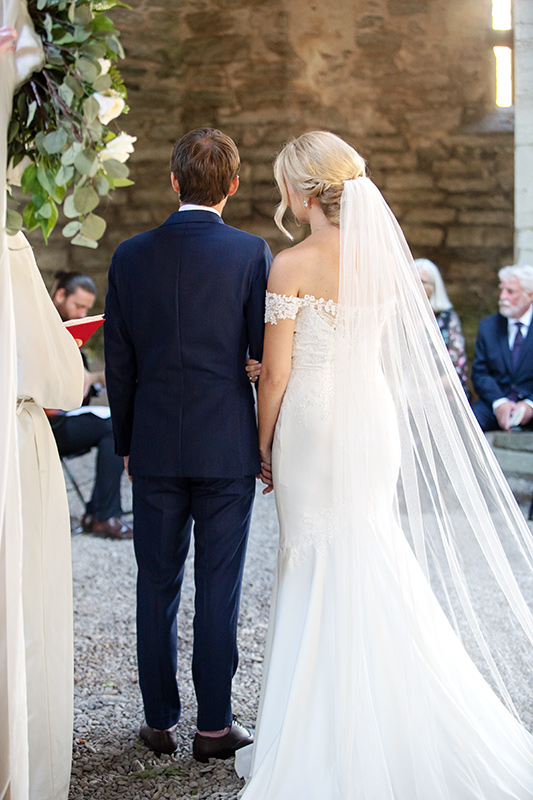 brudpar i helge ands ruin