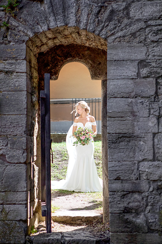 brud utanför Helge ands ruin