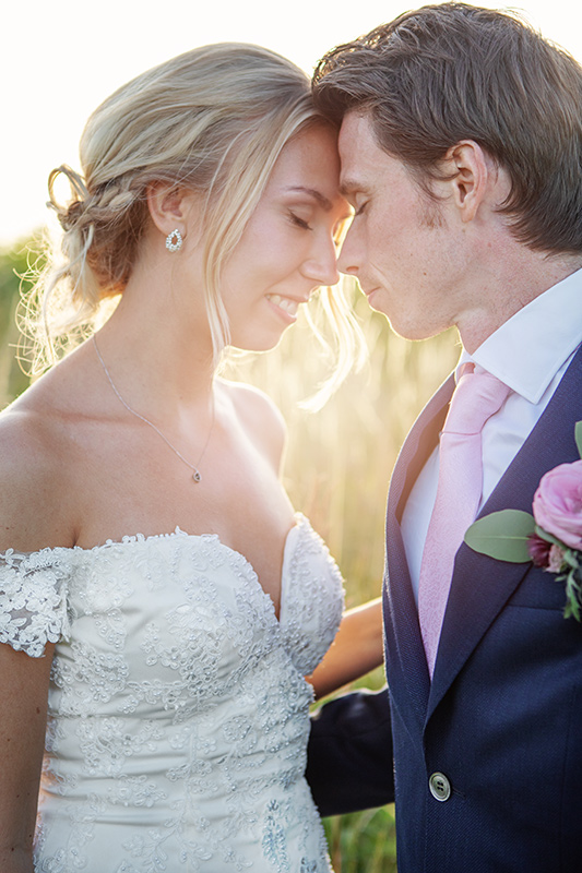 brollopsporträtt golden hour lilla bjers